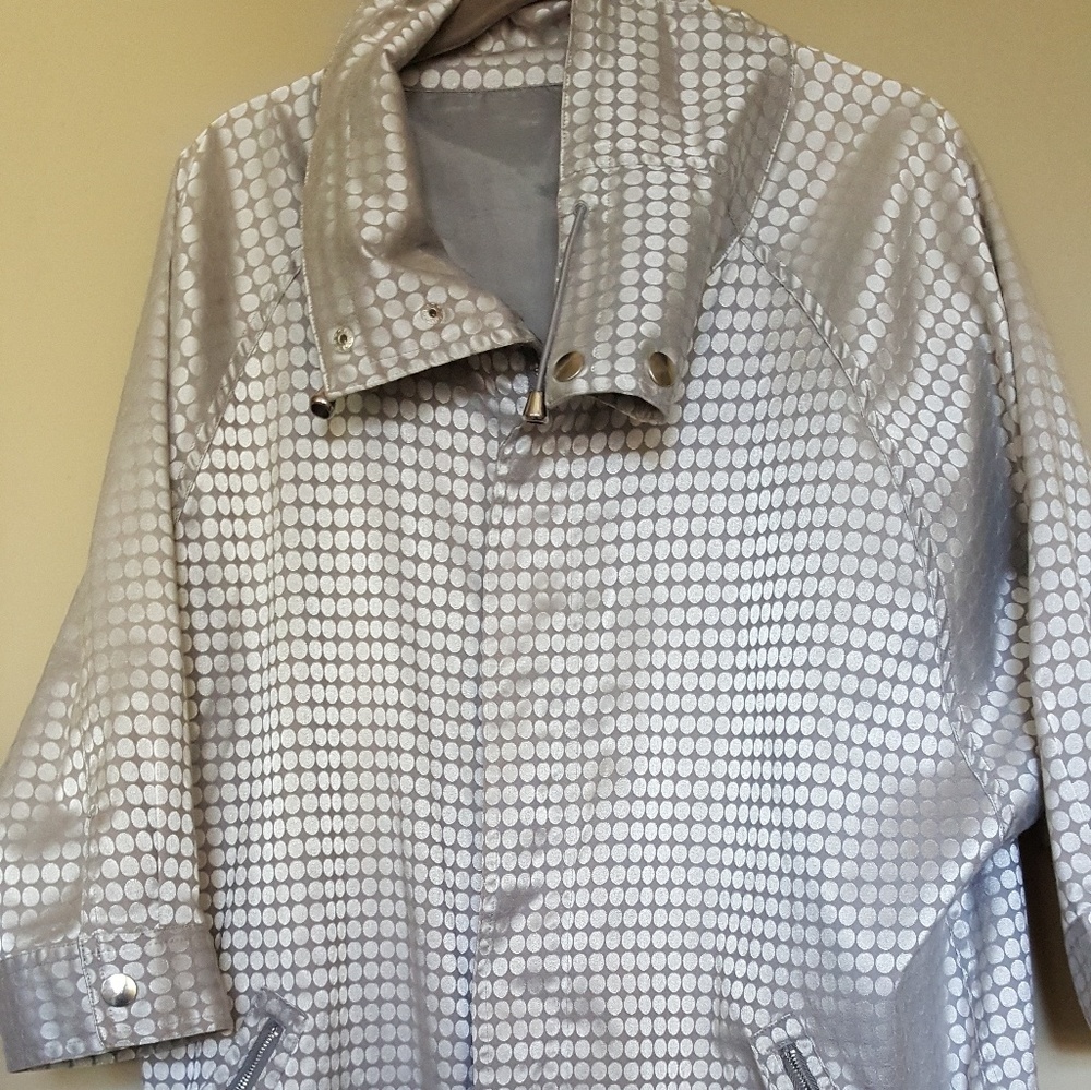 Super Comfy spring jacket. Gray with pockets!